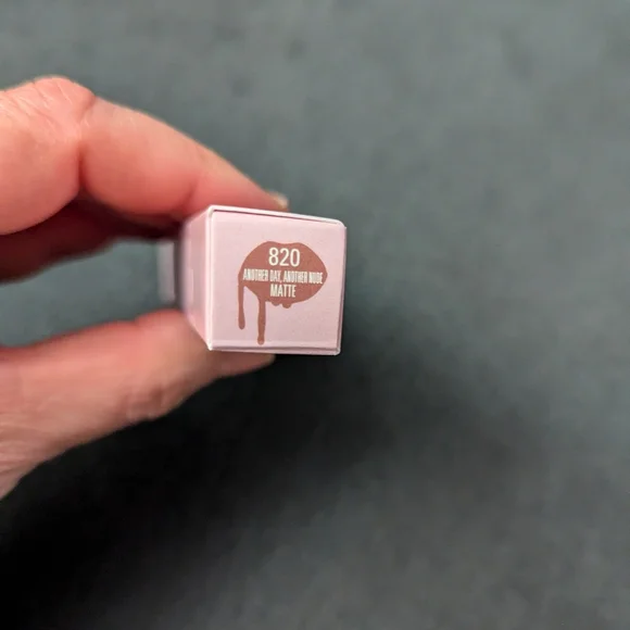 Kylie Cosmetics Matte Liquid Lipstick in Another Day, Another Nude - Picture 7 of 10